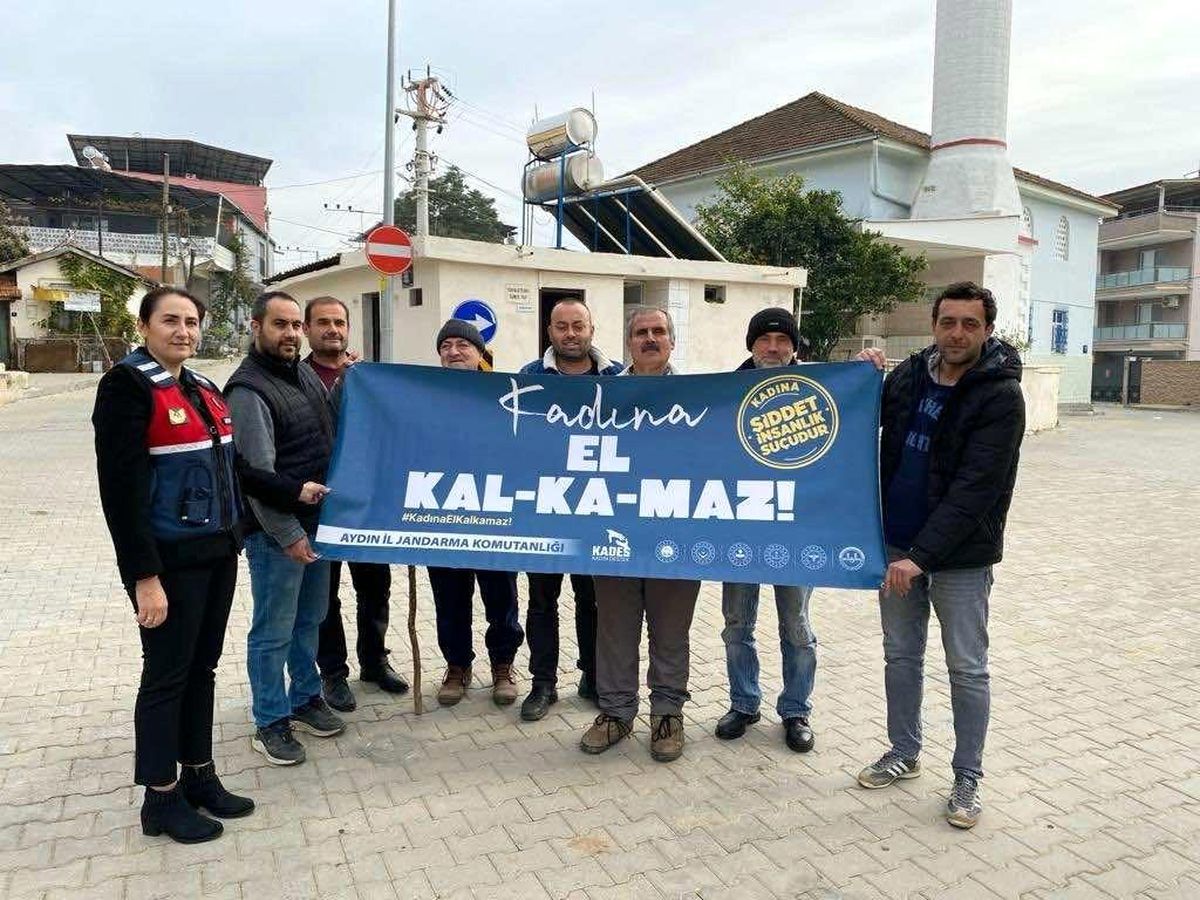 Aydın\'da Jandarma Ekipleri Kadınlara KADES Uygulamasını Tanıttı