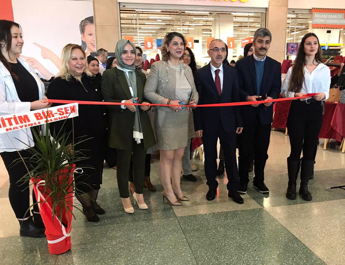 Kahramanmaraş\'ta Geri Dönüşümden Sanata Resim Sergisi Açıldı
