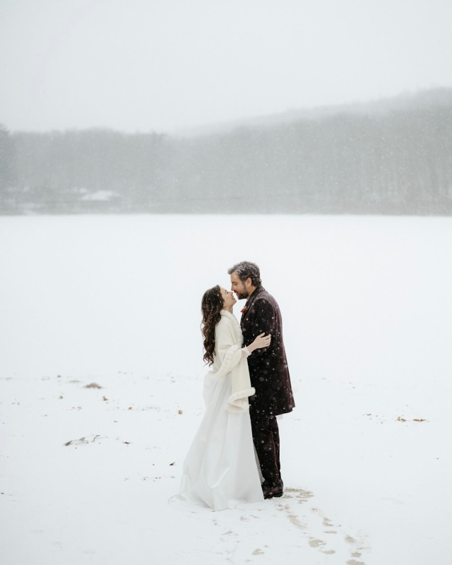 Karlar altında nikah! How I Met Your Mother'ın yıldızı Ted Mosby evlendi