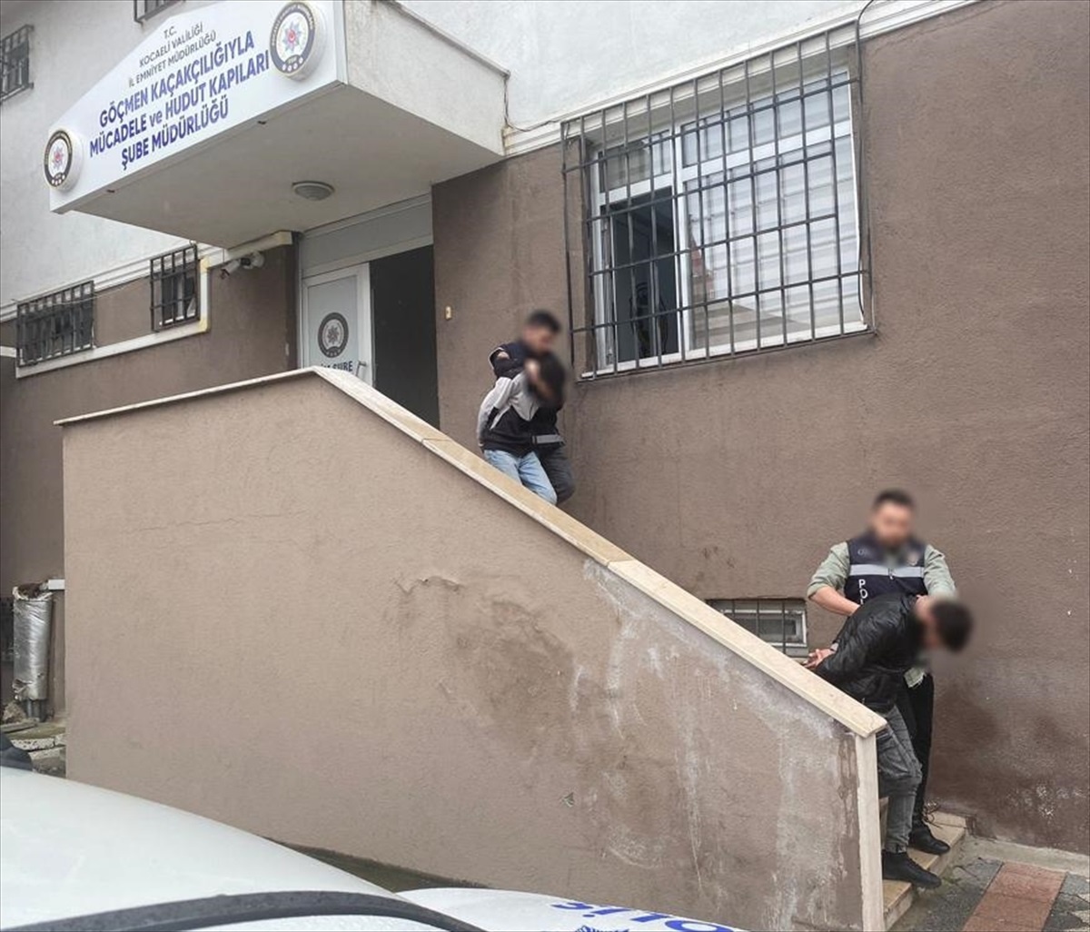 Kartepe\'de kovalamaca sonucu 6 düzensiz göçmen yakalandı