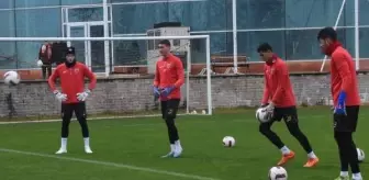 Kayserispor Taraftarları Futbolculara Moral Ziyaretinde Bulundu