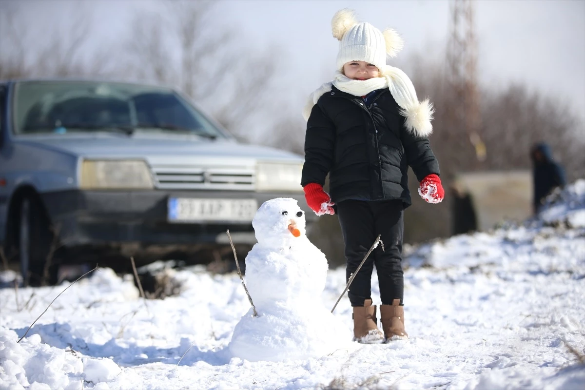 Kırklareli\'de Kar Yağışı Sonrası Çocuklar Eğlendi