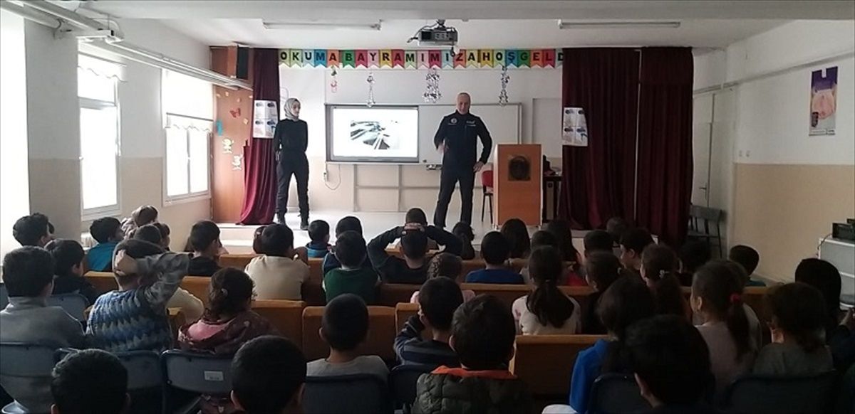 Kırşehir\'de Jandarma Personelleri ve İlkokul Öğrencilerine Afet Farkındalık Eğitimi Verildi