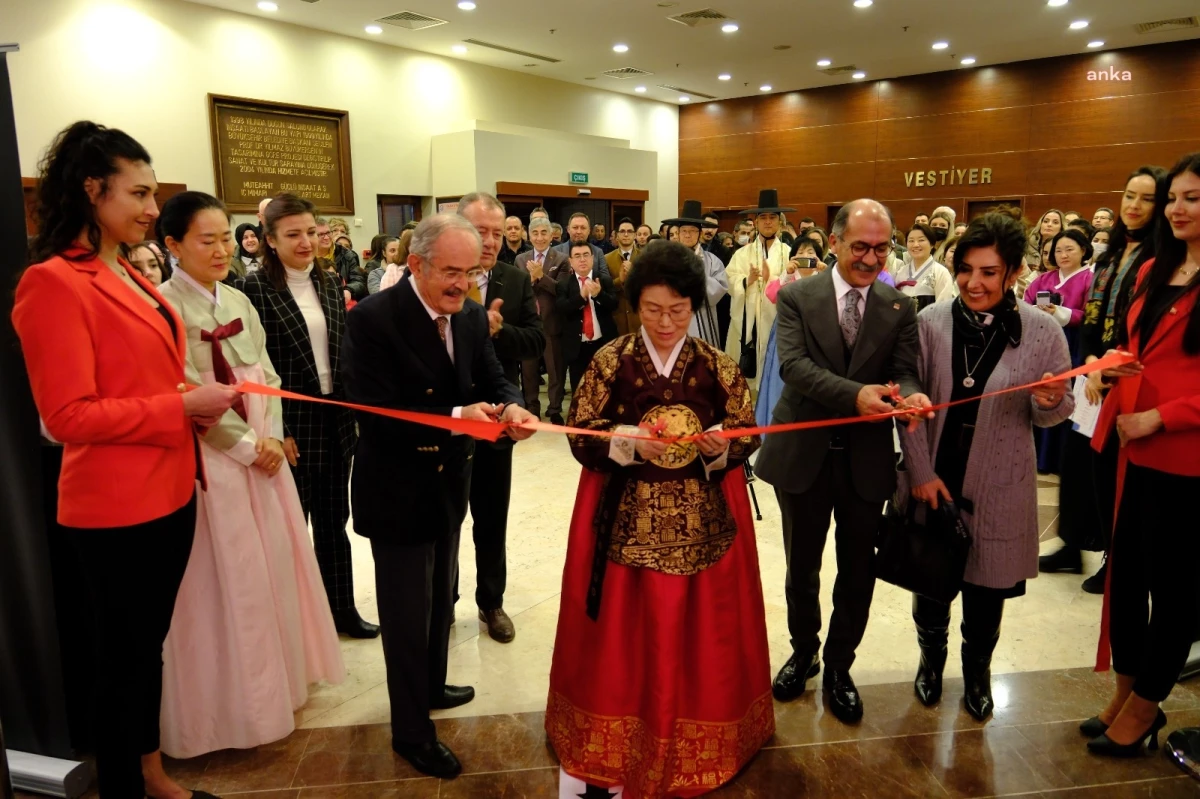 Eskişehir\'de Kore Milli Kıyafetler Sergisi Açıldı