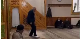 Kur'an-ı Kerim'i 3 kez öptükten sonra ayağı ile bastı, gözaltına alındı