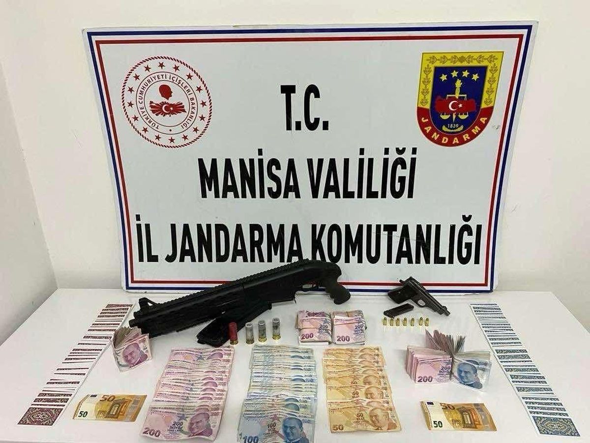 Manisa\'da kumar oynanan kafeye baskın: 12 kişiye adli işlem