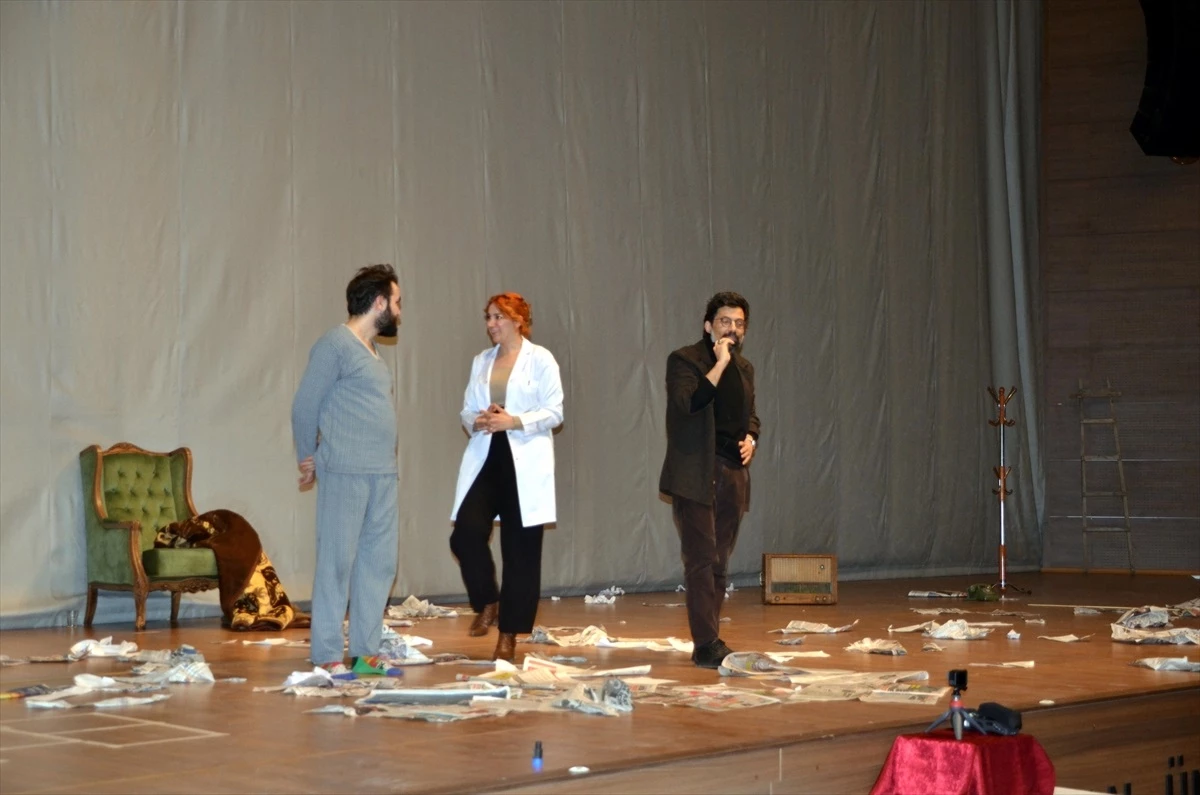 Muş Alparslan Üniversitesi Ücretsiz Tiyatro Günleri Etkinliği Sanatseverlerin İlgi Odağı