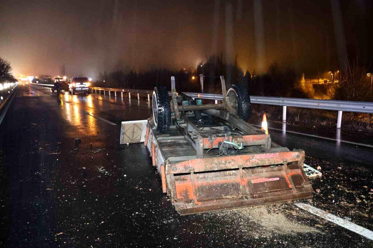 Nevşehir\'de traktör ile otomobil çarpıştı: 2 yaralı