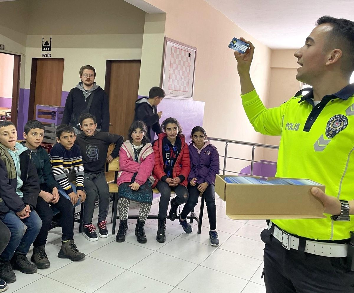 Erzurum Emniyet Müdürlüğü Öğrencilere Trafik Eğitimi Veriyor