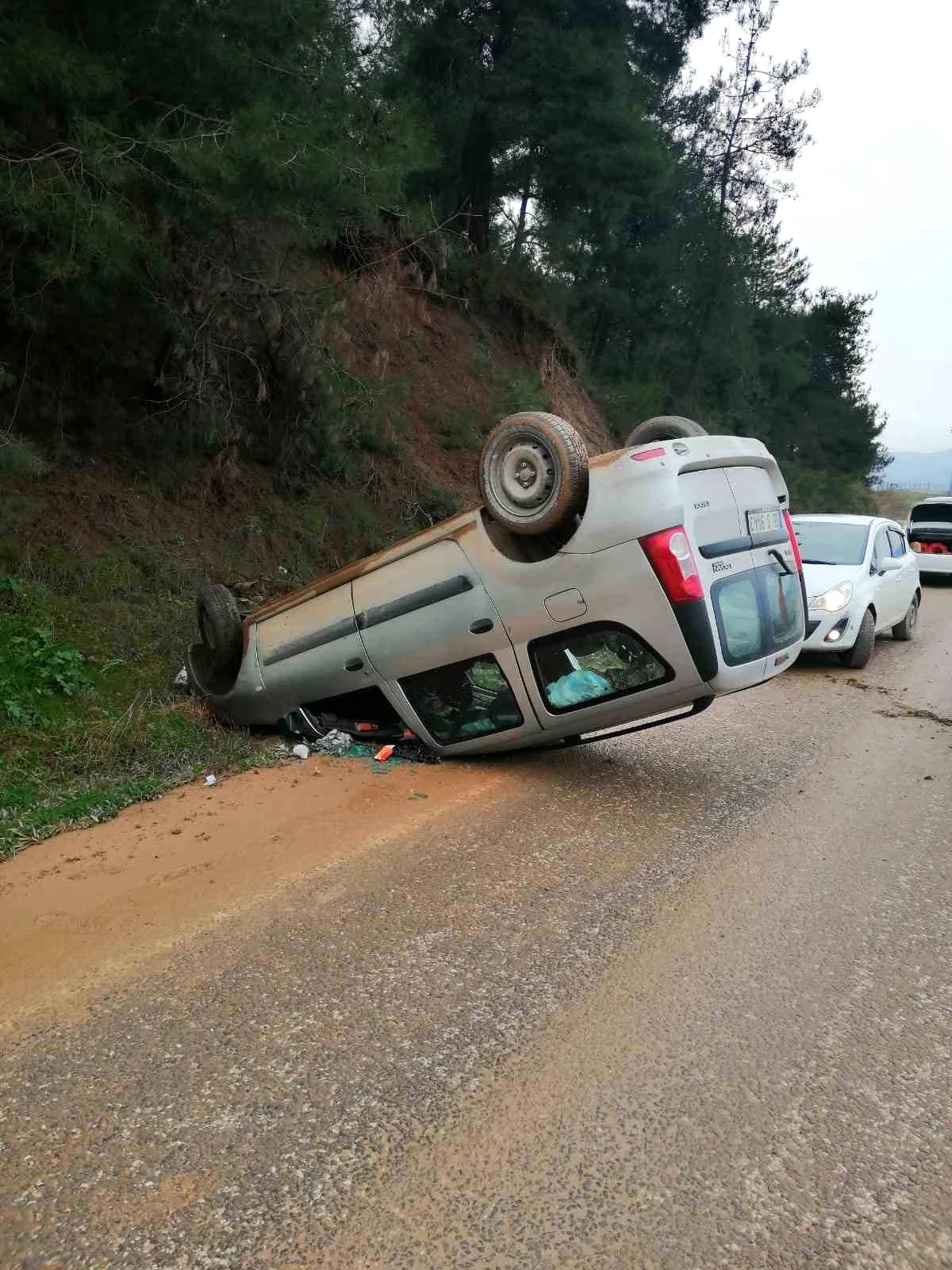 Bilecik\'te Kontrolden Çıkan Araç Takla Attı: Sürücü Yaralandı