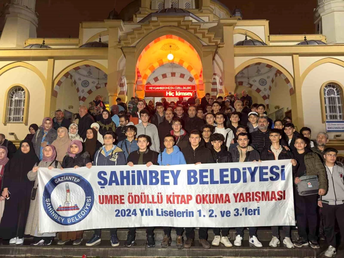 Şahinbey Belediyesi 174 Öğrenciyi Umre\'ye Uğurladı