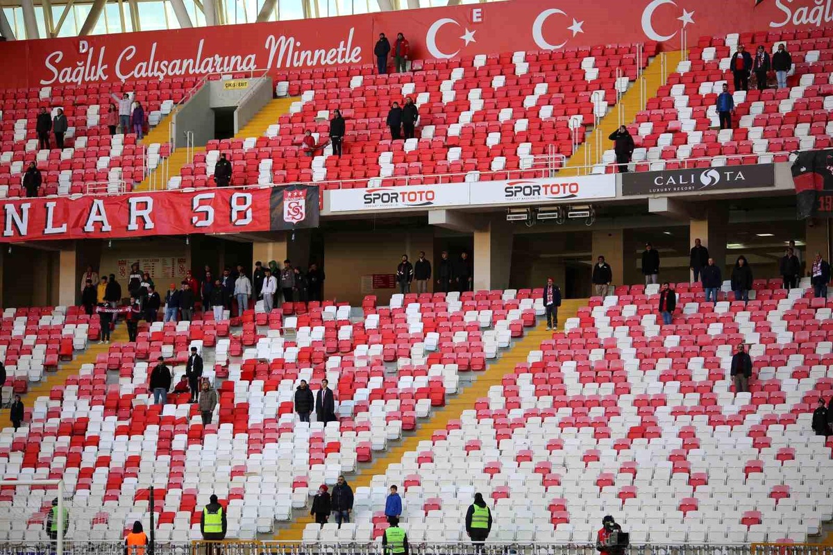 Sivasspor Taraftarının Maça İlgisi Hayal Kırıklığı Yarattı