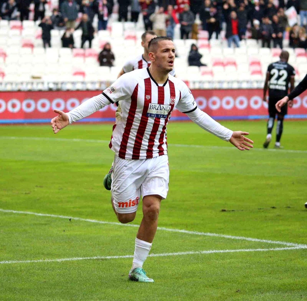 Rey Manaj, Gaziantep FK maçında 2 gol atarak gol sayısını 14\'e çıkardı