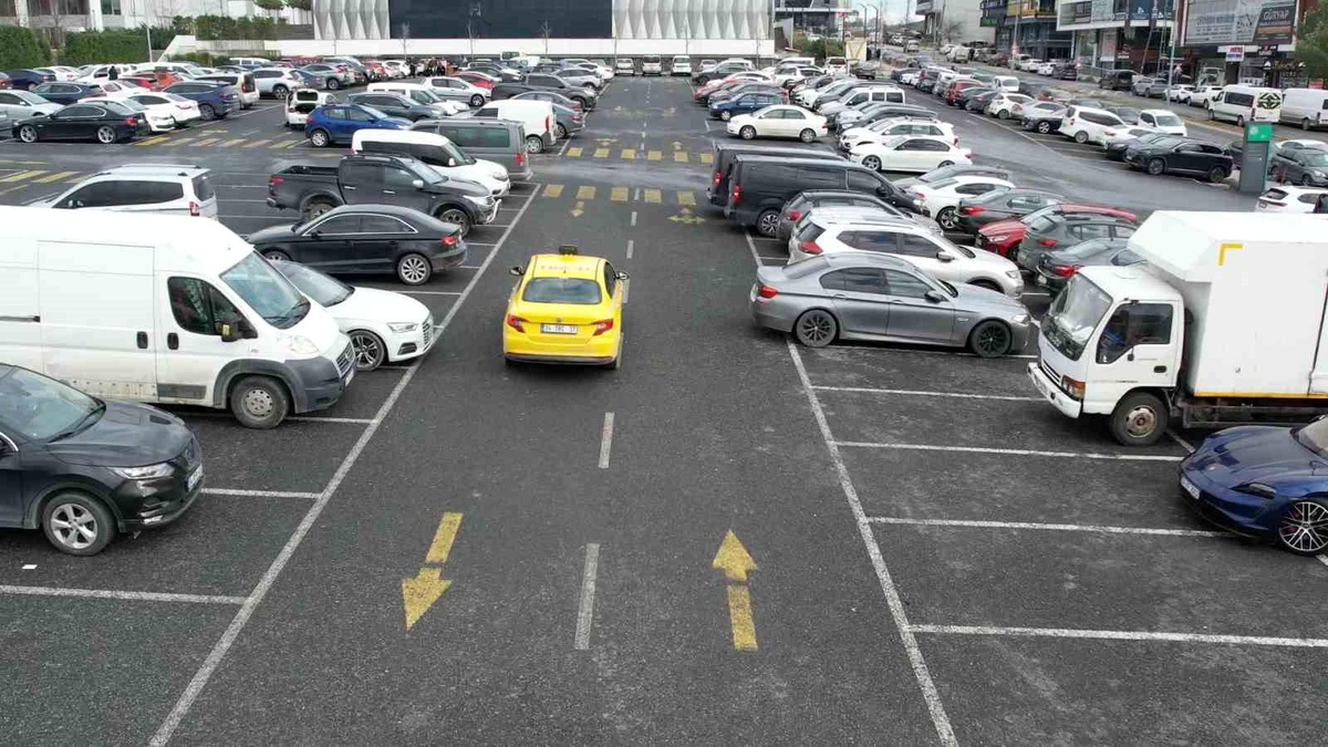 Arnavutköy\'de yaşayan genç kadın taksici oldu