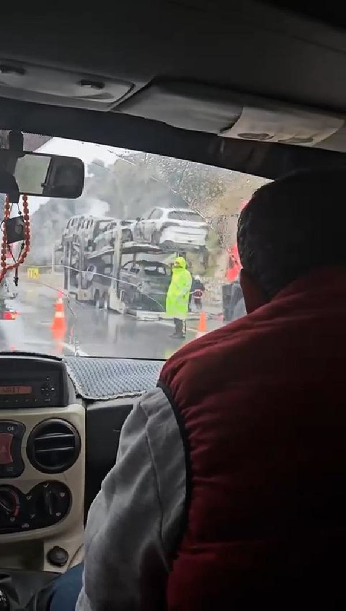 Mersin'de TIR Yangınında 6 Otomobil Kullanılamaz Hale Geldi