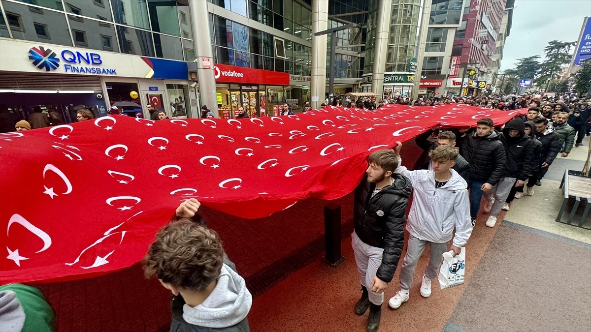 Trabzonspor taraftar dernekleri teröre tepki yürüyüşü düzenledi