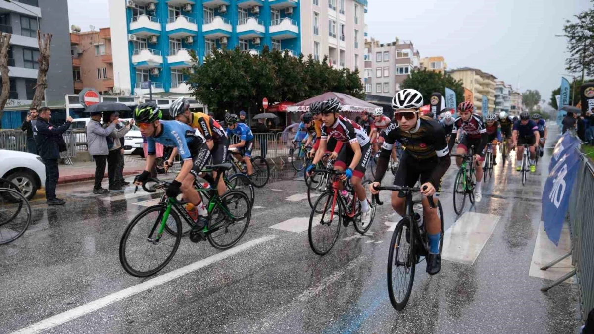 Alanya\'da Türkiye Bisiklet Kupası 1. Etap Yarışı Tamamlandı
