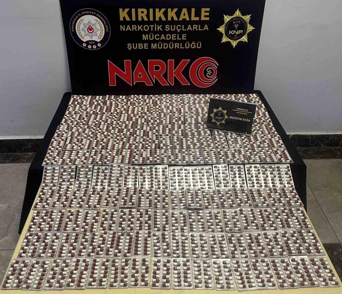 Kırıkkale\'de Şüpheli Şahsın Üzerinde 2 Bin 576 Adet Sentetik Ecza Maddesi Ele Geçirildi