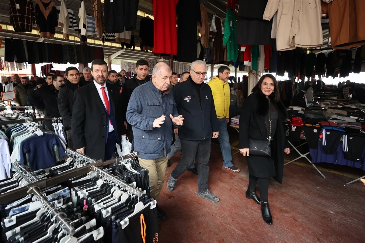 Zafer Partisi Genel Başkanı Ümit Özdağ, Gaziantep\'te semt pazarına ziyarette bulundu