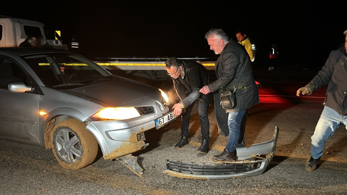 Zonguldak-Ankara kara yolunda heyelan nedeniyle ulaşım tek şeritten sağlanıyor