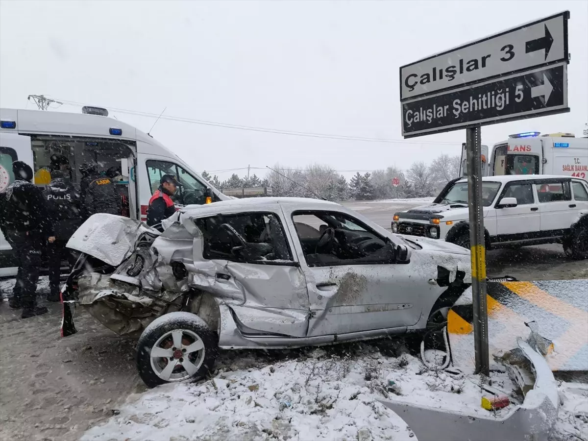 Afyonkarahisar İscehisar'da trafik kazası: 5 yaralı
