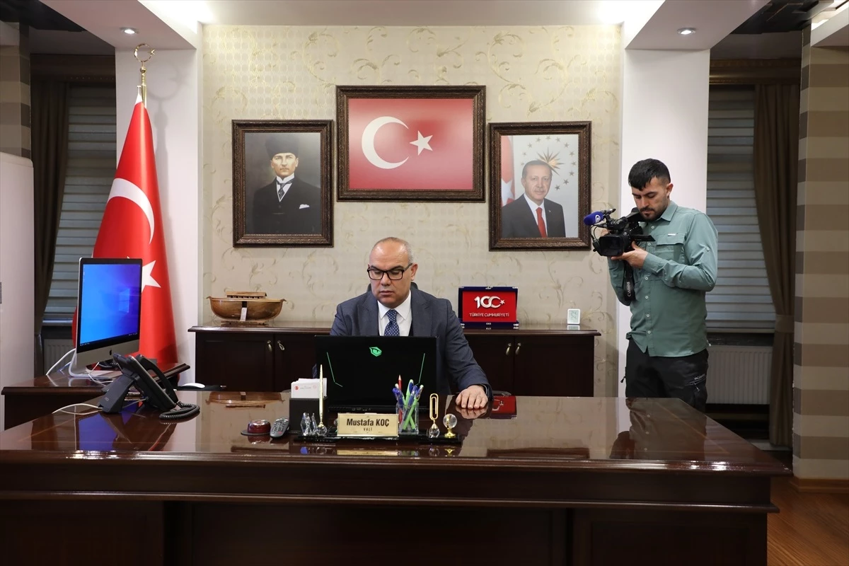 Ağrı Valisi Mustafa Koç, AA\'nın \'Yılın Kareleri\' oylamasına katıldı