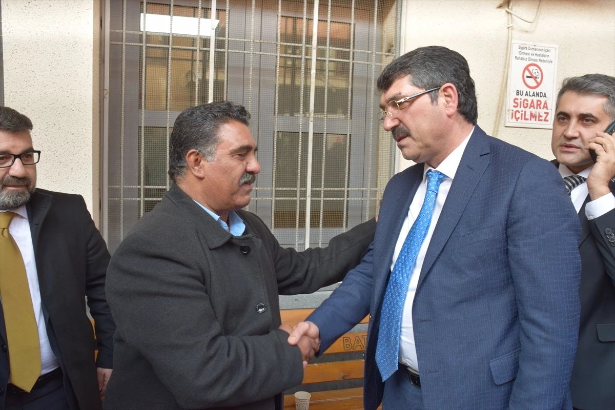 AK Parti Milletvekili Ferhat Nasıroğlu, bıçaklı kavgada yaralananları ziyaret etti
