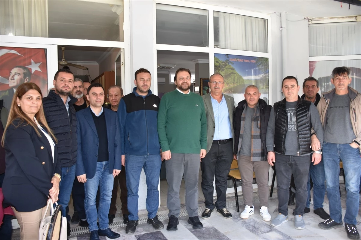 AK Parti Marmaris Belediye Başkan Adayı Serkan Yazıcı, Marmaris Ordulular Kültür ve Dayanışma Derneği\'ni ziyaret etti