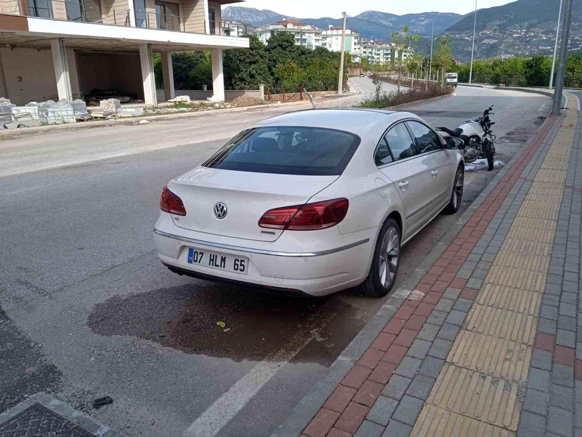 Alanya\'da motosiklet kazası: Sürücü yaralandı