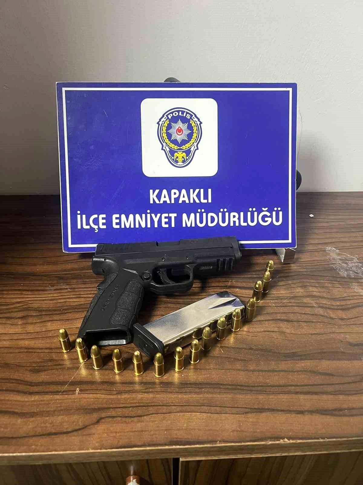 Tekirdağ Kapaklı\'da alkollü mekanlarda yapılan denetimde silah ele geçirildi