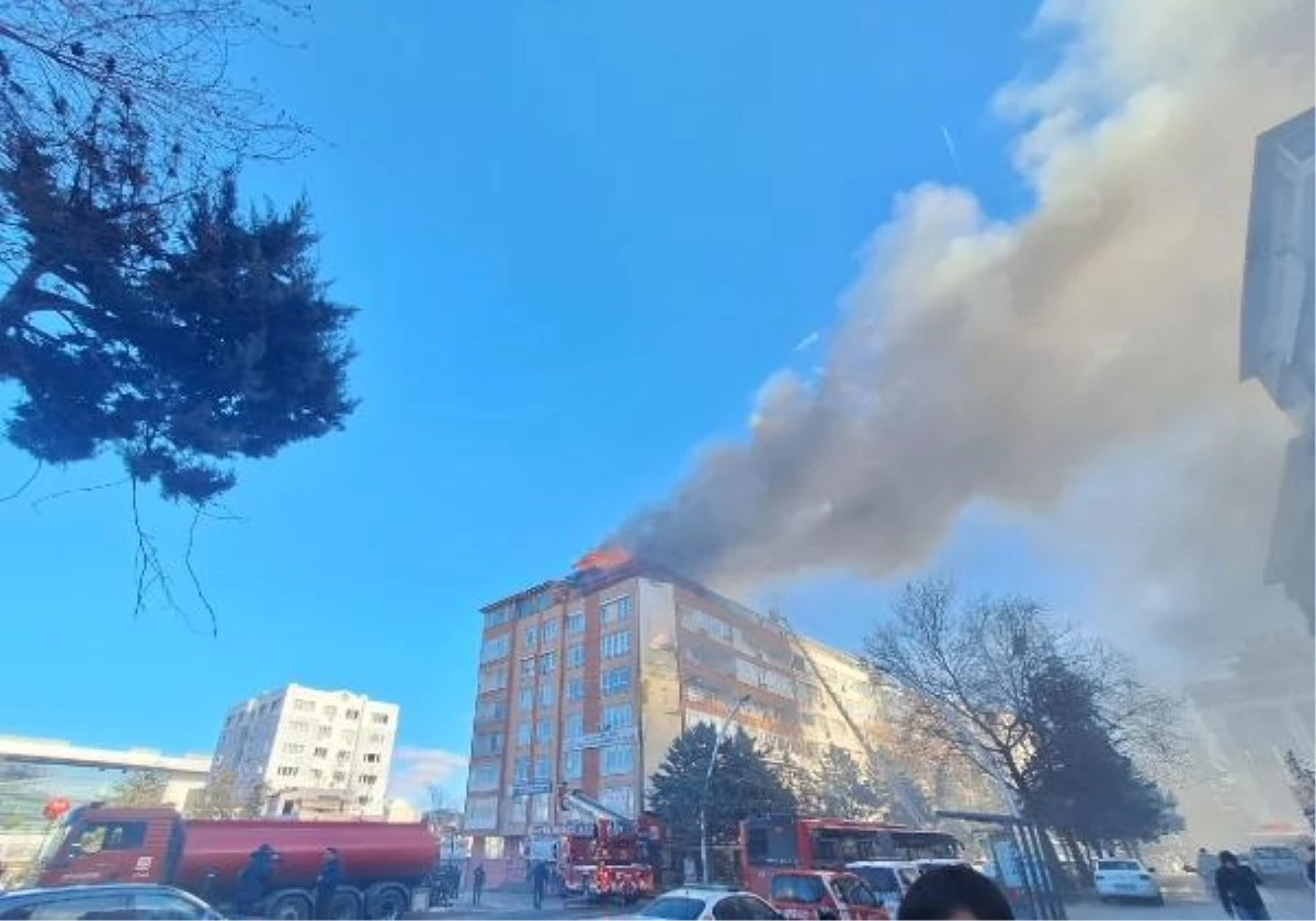 Ankara\'da 7 Katlı Binanın Çatı Katında Yangın Çıktı