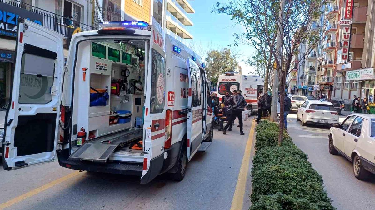 Aydın\'ın Efeler ilçesinde motosiklet kazası: Sürücü ve yolcu yaralandı