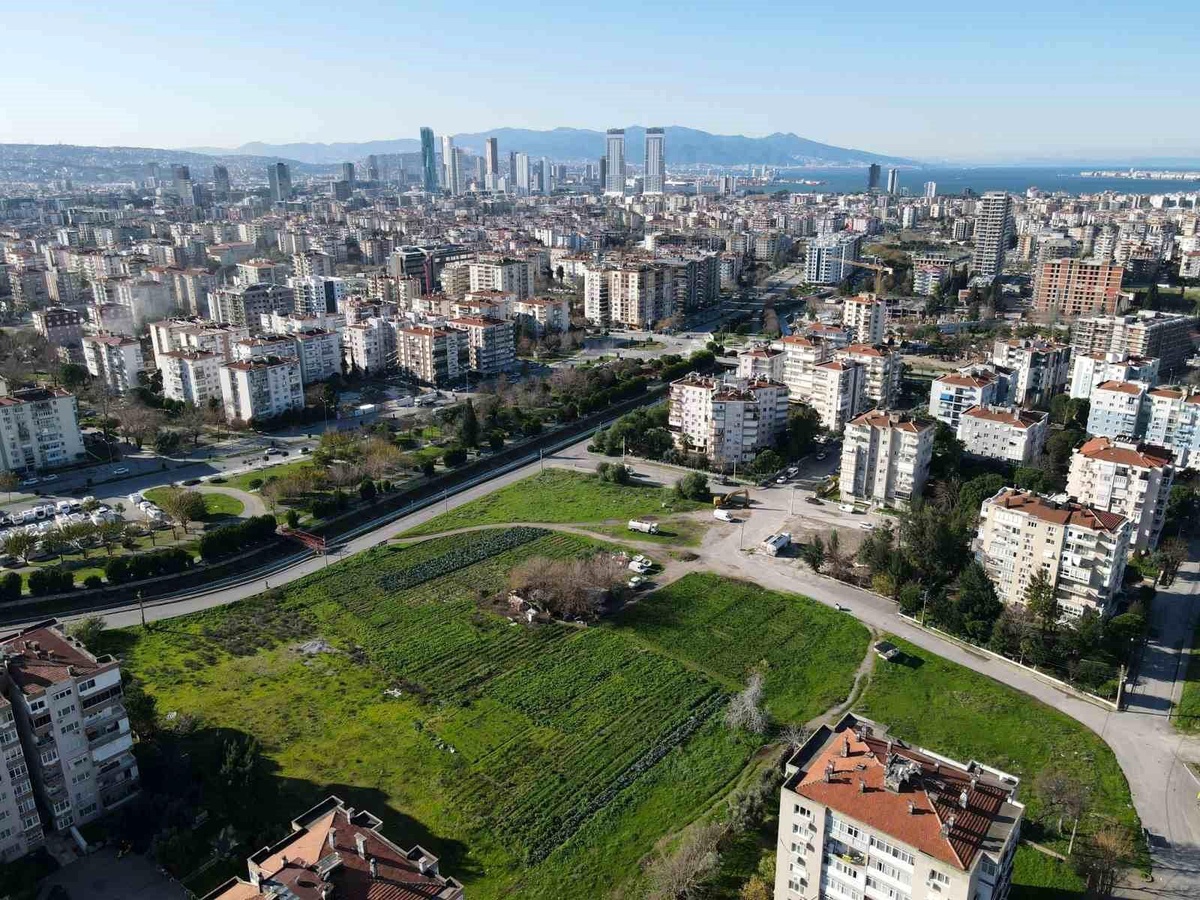 Bayraklı\'da 35 yıldır devam eden parselasyon sorunu çözüldü