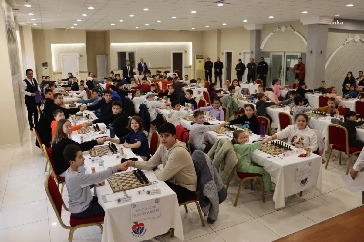 Bayramiç Belediyesi Yarıyıl Karne Hediyesi Satranç Turnuvası