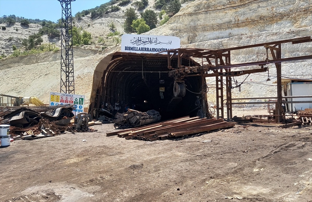 Beypazarı ilçesinde maden ocağında meydana gelen iş kazasında bir kişi yaralandı
