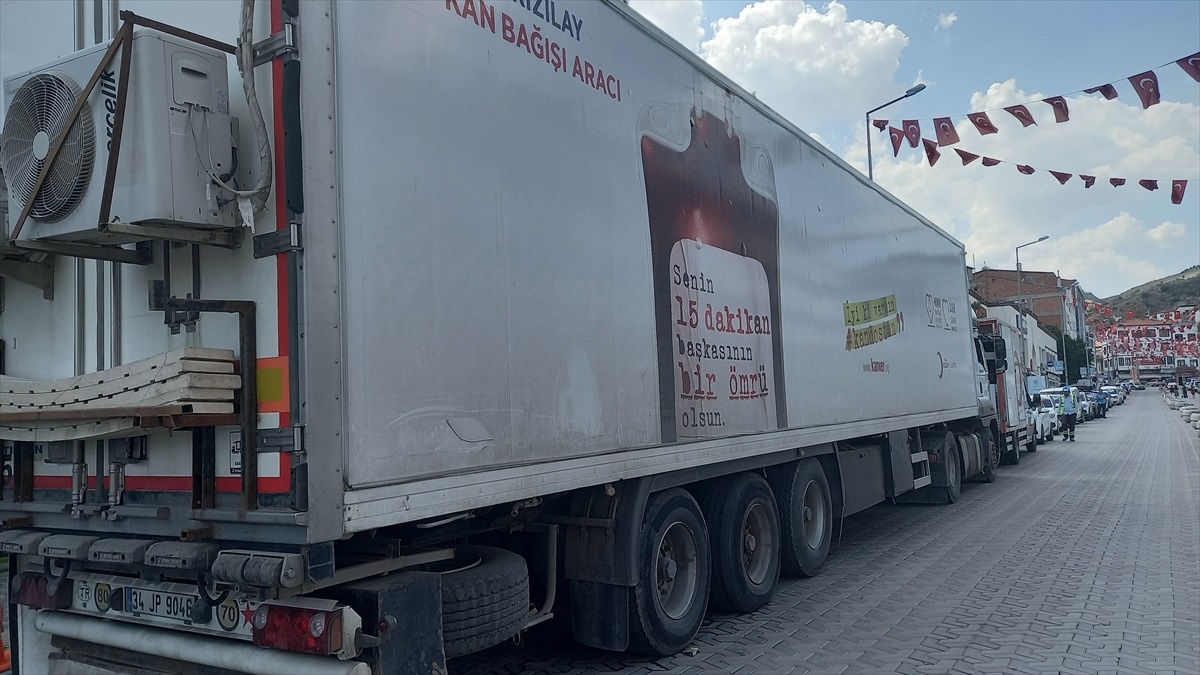 Beypazarı\'nda Kızılay\'dan \'Birbirimize Candan Bağlıyız\' adlı kan bağışı kampanyası