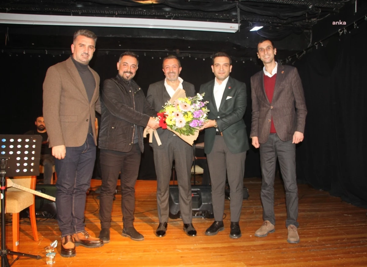 Cemal Kaya, Kartal Belediyesi Hürriyet Kültür Merkezi\'nde konser verdi