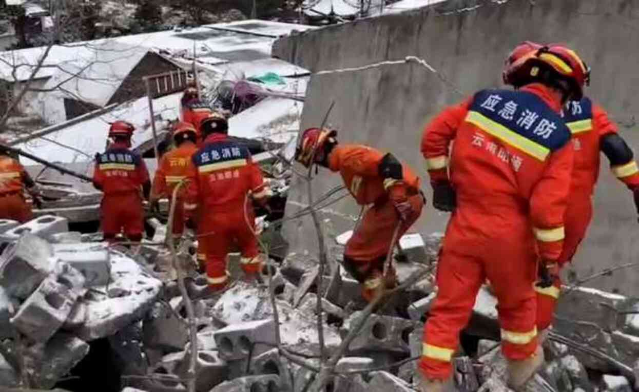 Çin'de köyde meydana gelen heyelanda 47 kişi mahsur kaldı Çin'de köyde meydana gelen heyelanda 47 kişi mahsur kaldı