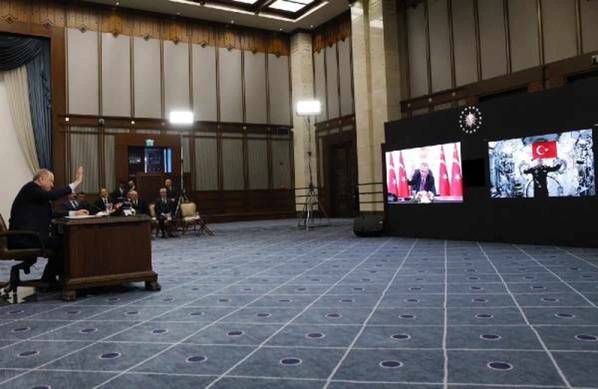 Cumhurbaşkanı Erdoğan, Türk astronot Alper Gezeravcı ile canlı bağlantı gerçekleştirdi