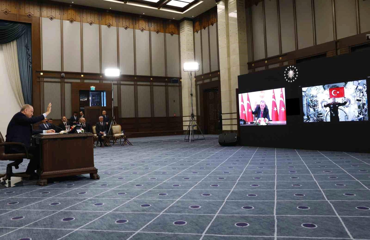 Cumhurbaşkanı Erdoğan, Türkiye\'nin ilk astronotu Alper Gezeravcı ile görüştü