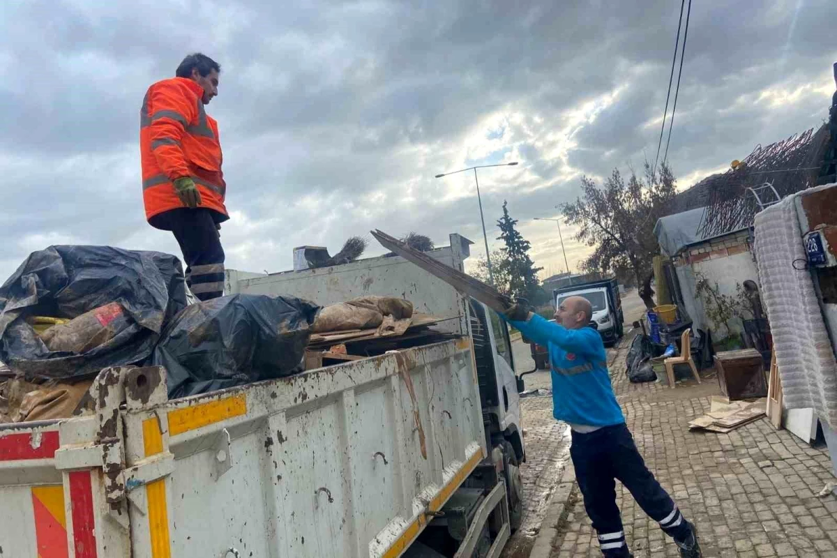 Efeler Belediye Başkanı Mehmet Fatih Atay, Ilıcabaşı mahalle sakinlerine yardım eli uzattı