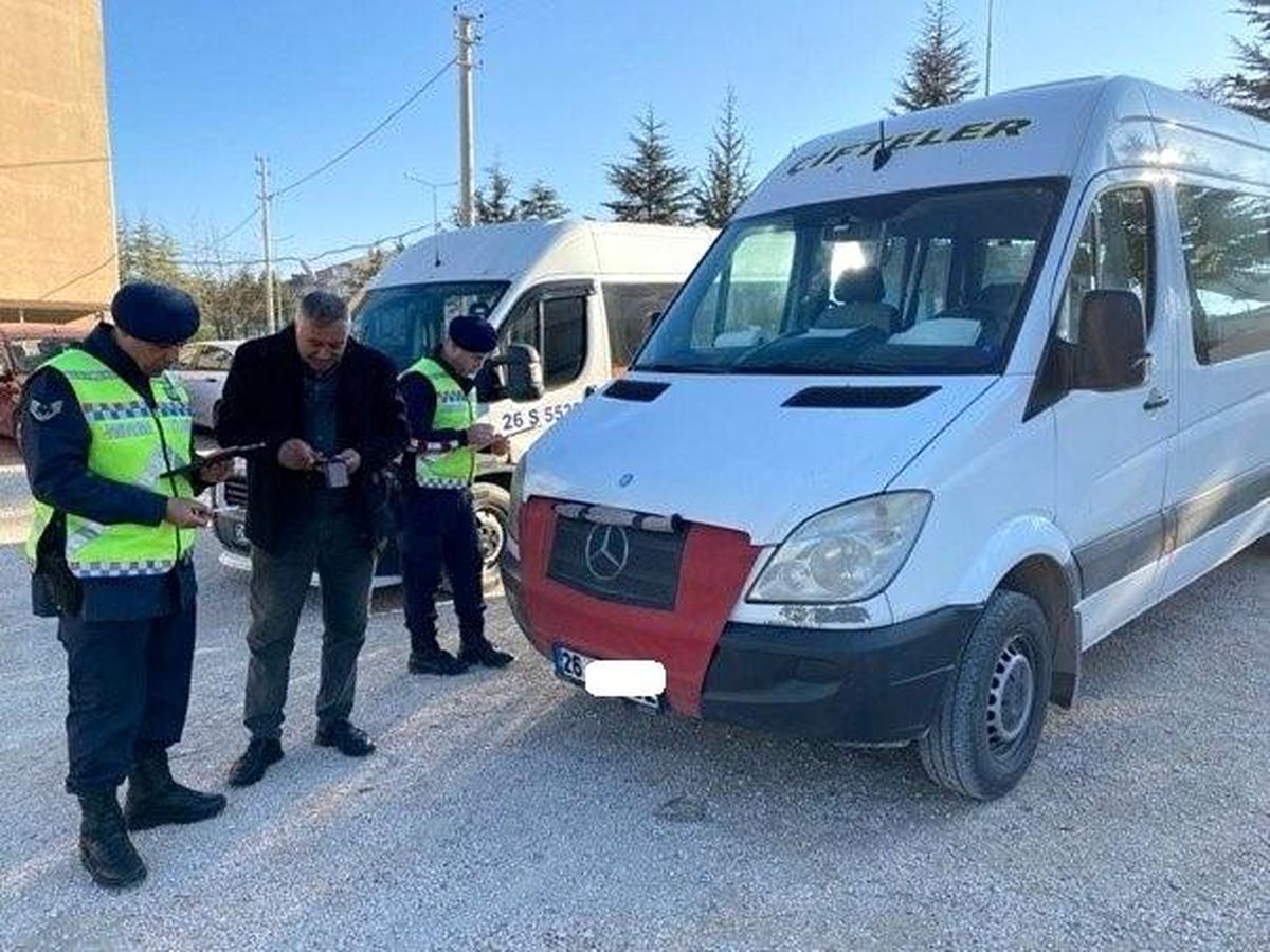 Eskişehir\'de Okul Servis Araçları Denetlendi