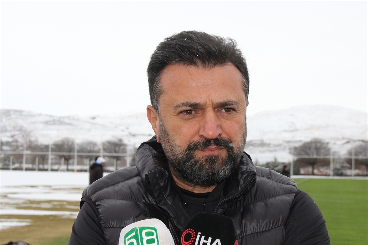 EMS Yapı Sivasspor Teknik Direktörü Bülent Uygun: Ziraat Türkiye Kupası\'nda Üst Tura Yükselmeyi Hedefliyoruz
