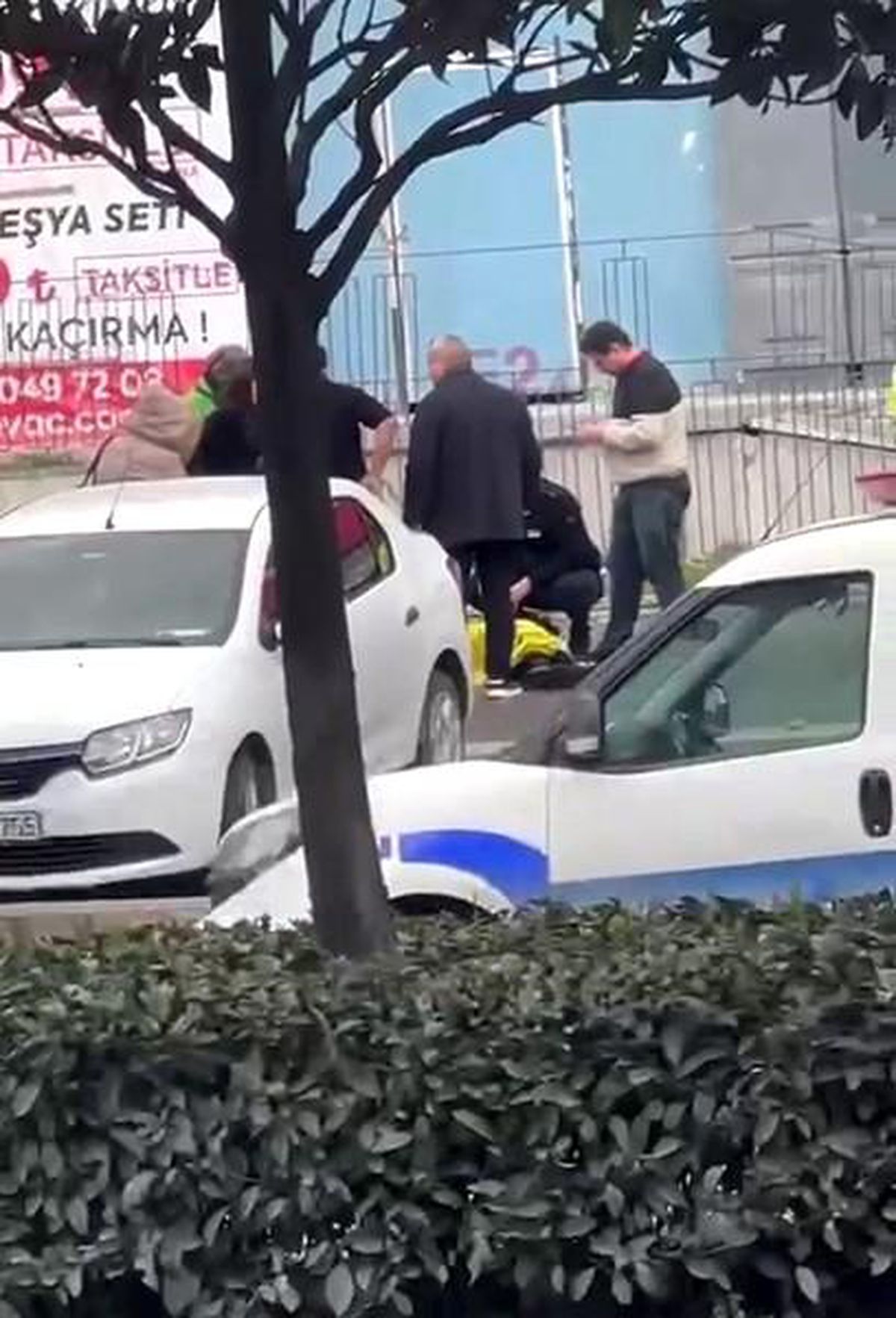 Esenyurt\'ta Saldırgan Sokak Sokak Bıçakladı: 8 Yaralı