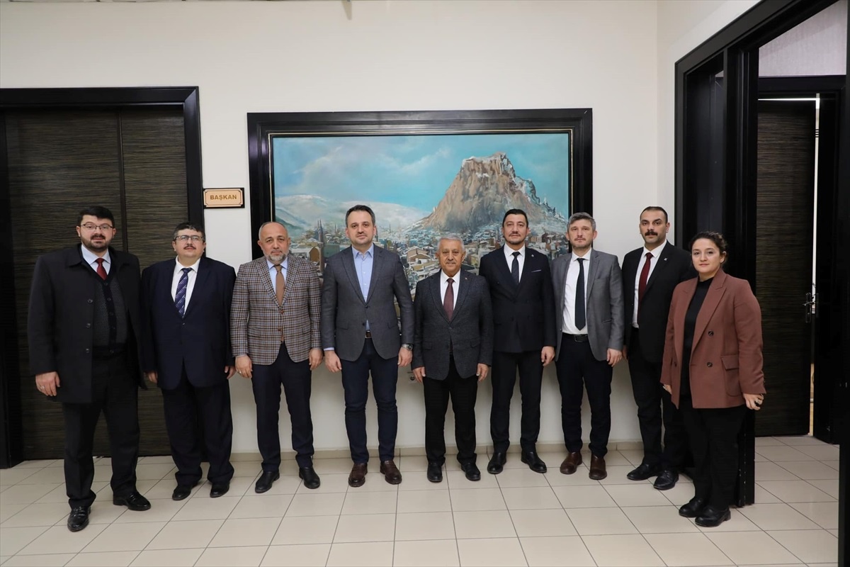 Gençlik ve Spor Bakan Yardımcısı Afyonkarahisar\'da ziyaretlerde bulundu