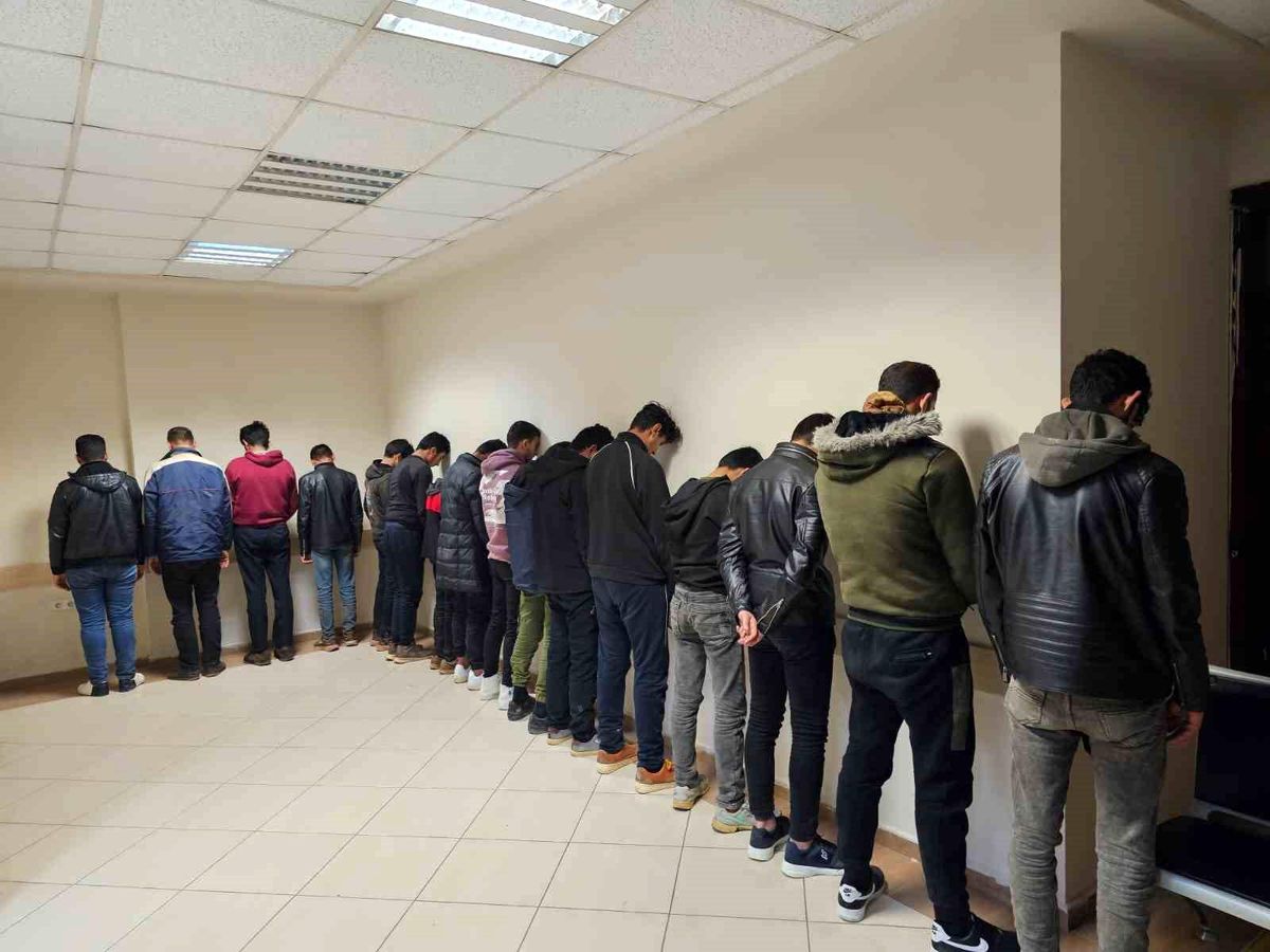 İskenderun\'da Kaçak Göçmen Operasyonu: 16 Göçmen Yakalandı