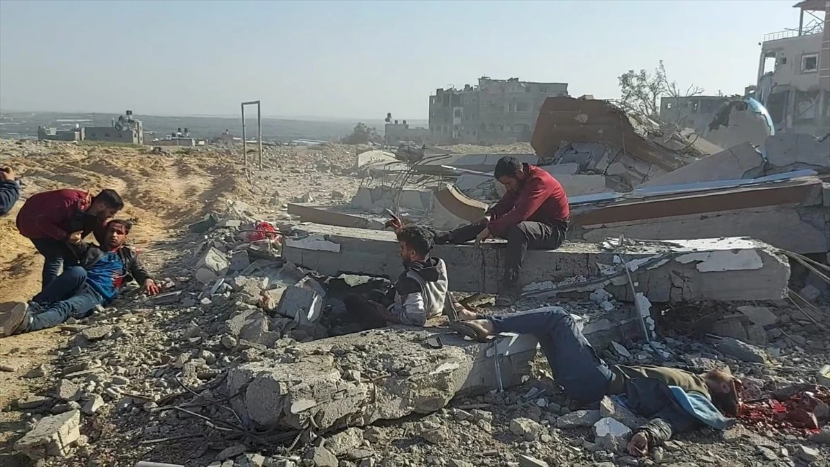 İsrail SİHA\'sı Gazze\'de gazetecileri hedef aldı: Ölü ve yaralılar var