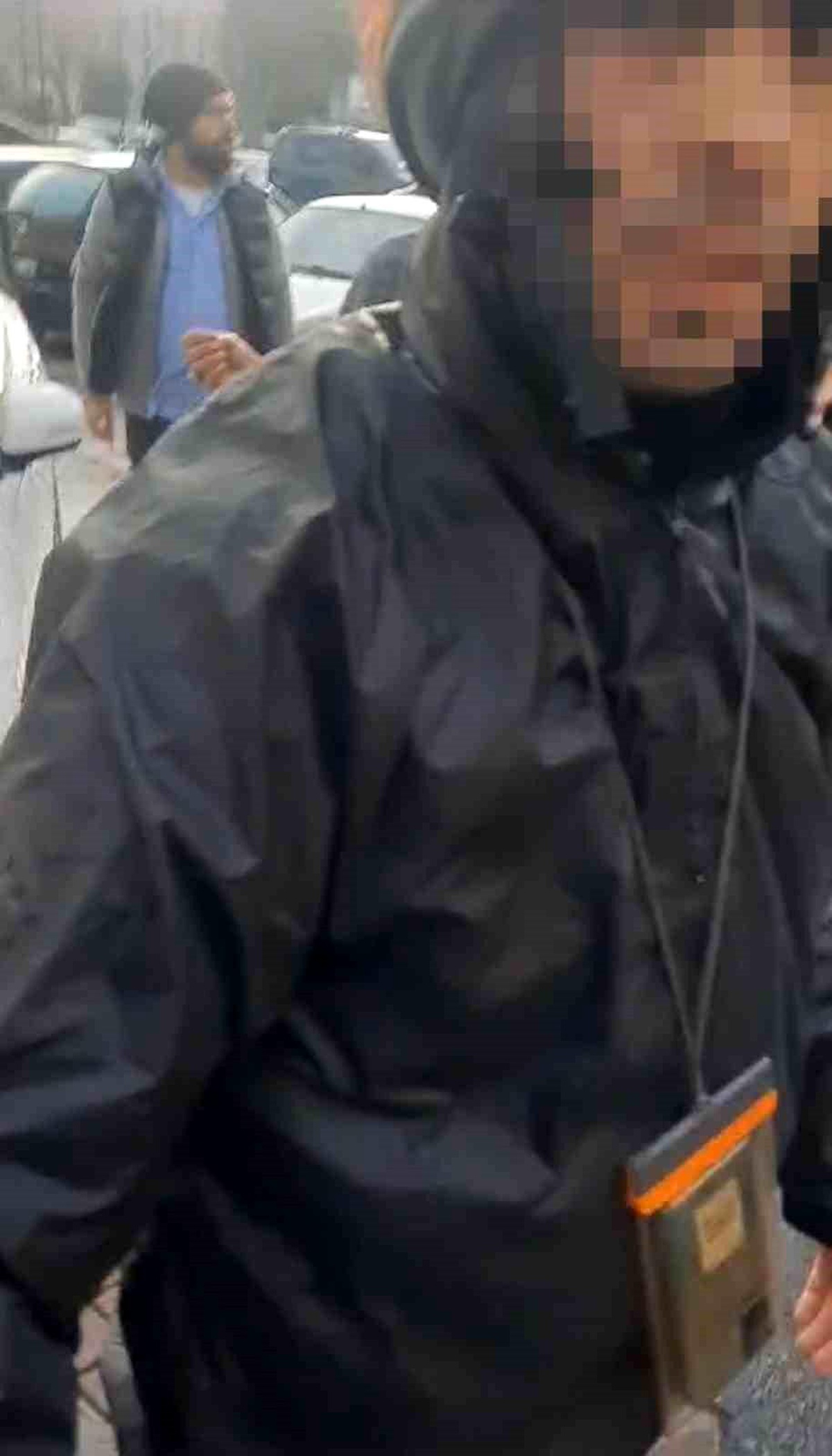 Fatih\'te kurye ve kadın sürücü arasında kaza sonrası tartışma çıktı