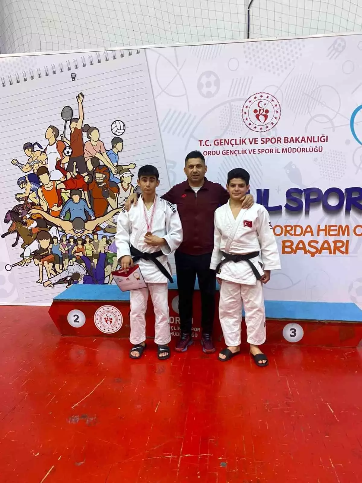 Sivaslı Sporcular Ordu\'da Judo Şampiyonasında 5 Madalya Kazandı