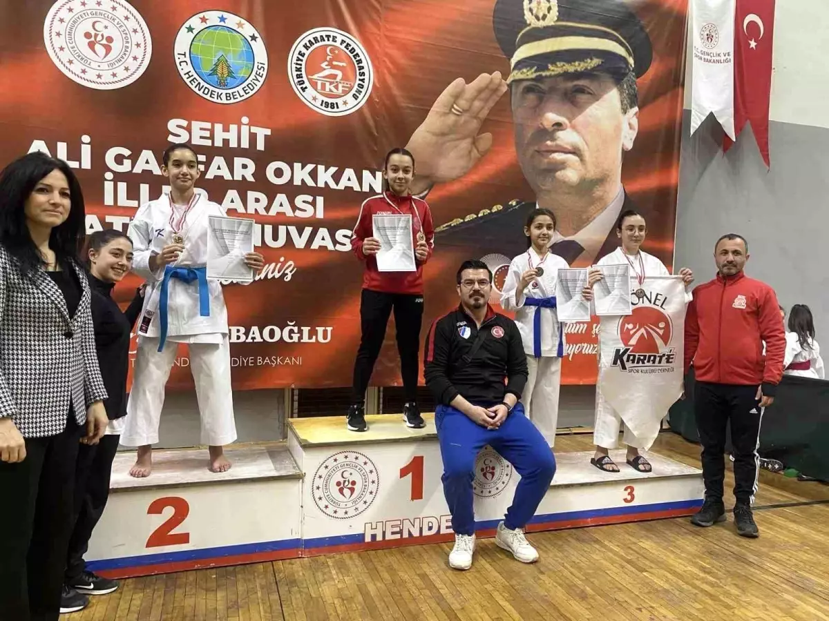 Kaynaşlı Belediye Spor Kulübü, Şehit Emniyet Müdürü Ali Gaffar Okkan Anısına Düzenlenen Karate Turnuvasında 9 Madalya Kazandı